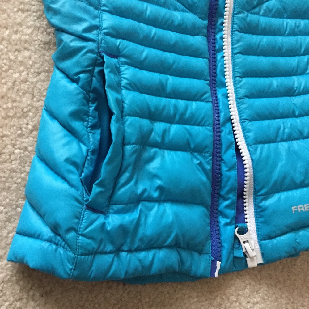 EUC kids Down Vest LOOKS NEW - Picture 3 of 7